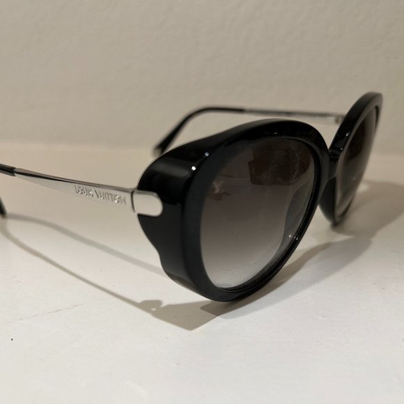 Louis Vuitton sunglasses - Picture 1 of 2